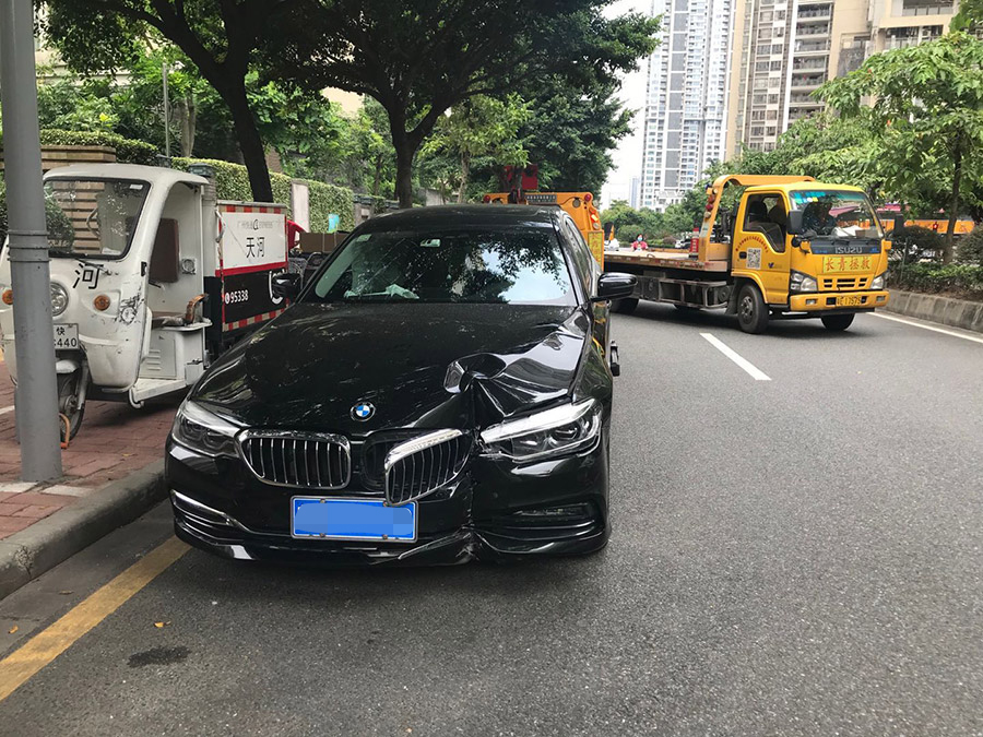 寶馬5系大事故及別克車事故